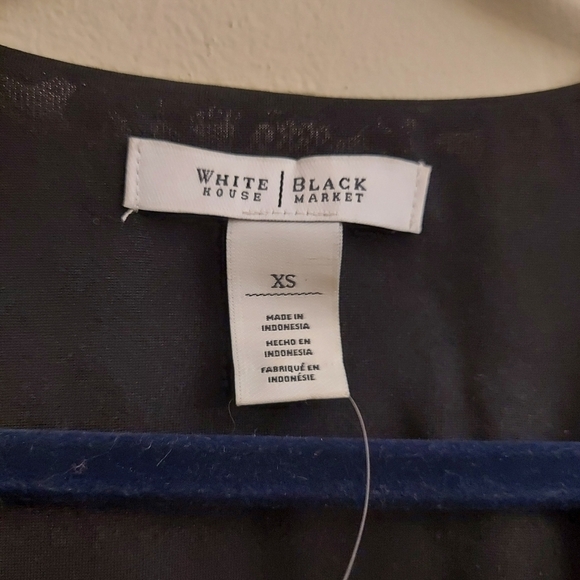 WHITE HOUSE BLACK MARKET V Neck Bell Sleeve All Over Black Lace Top - Picture 2 of 9